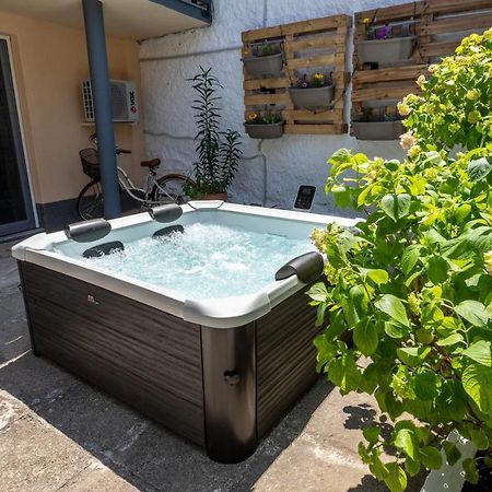 Self Check-In Apartment With Jacuzzi Mostar Exteriör bild