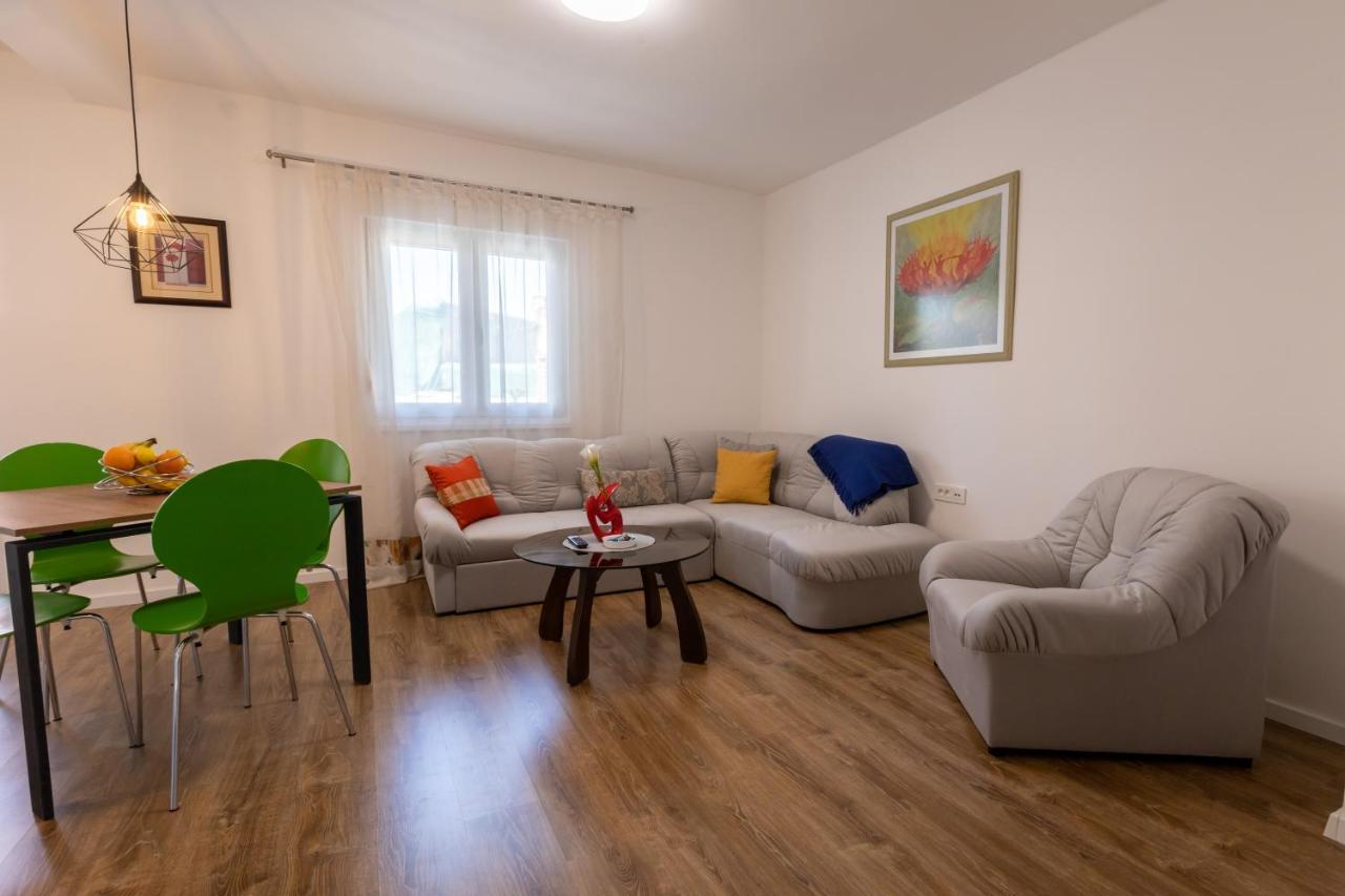 Self Check-In Apartment With Jacuzzi Mostar Exteriör bild